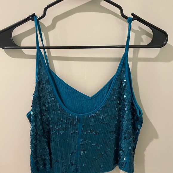 sequin crop tank - Picture 2 of 3